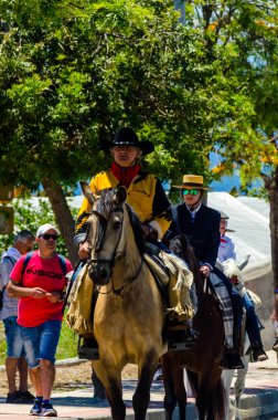 İspanya'da kutsal aktarma Katolik törene katılan Nerja, İspanya - 15 Mayıs, 2018 insan figürü