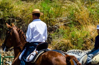 İspanya'da kutsal aktarma Katolik törene katılan Nerja, İspanya - 15 Mayıs, 2018 insan figürü