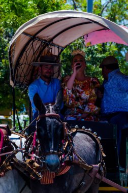 İspanya'da kutsal aktarma Katolik törene katılan Nerja, İspanya - 15 Mayıs, 2018 insan figürü