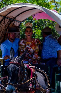 İspanya'da kutsal aktarma Katolik törene katılan Nerja, İspanya - 15 Mayıs, 2018 insan figürü