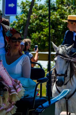 İspanya'da kutsal aktarma Katolik törene katılan Nerja, İspanya - 15 Mayıs, 2018 insan figürü