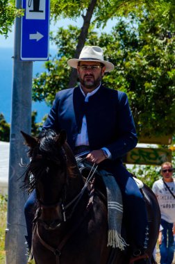 İspanya'da kutsal aktarma Katolik törene katılan Nerja, İspanya - 15 Mayıs, 2018 insan figürü