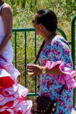 İspanya'da kutsal aktarma Katolik törene katılan Nerja, İspanya - 15 Mayıs, 2018 insan figürü