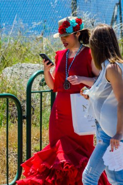 İspanya'da kutsal aktarma Katolik törene katılan Nerja, İspanya - 15 Mayıs, 2018 insan figürü