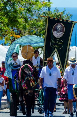 İspanya'da kutsal aktarma Katolik törene katılan Nerja, İspanya - 15 Mayıs, 2018 insan figürü