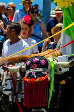 İspanya'da kutsal aktarma Katolik törene katılan Nerja, İspanya - 15 Mayıs, 2018 insan figürü