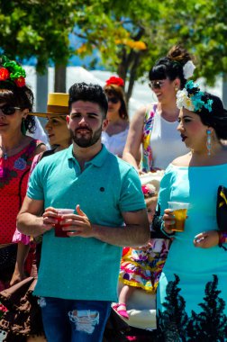 İspanya'da kutsal aktarma Katolik törene katılan Nerja, İspanya - 15 Mayıs, 2018 insan figürü