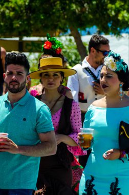 İspanya'da kutsal aktarma Katolik törene katılan Nerja, İspanya - 15 Mayıs, 2018 insan figürü