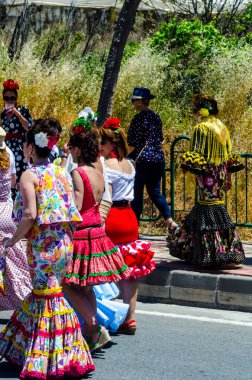 İspanya'da kutsal aktarma Katolik törene katılan Nerja, İspanya - 15 Mayıs, 2018 insan figürü