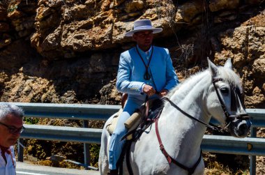 İspanya'da kutsal aktarma Katolik törene katılan Nerja, İspanya - 15 Mayıs, 2018 insan figürü