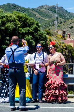 İspanya'da kutsal aktarma Katolik törene katılan Nerja, İspanya - 15 Mayıs, 2018 insan figürü