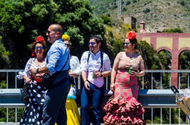 İspanya'da kutsal aktarma Katolik törene katılan Nerja, İspanya - 15 Mayıs, 2018 insan figürü