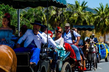 İspanya'da kutsal aktarma Katolik törene katılan Nerja, İspanya - 15 Mayıs, 2018 insan figürü