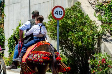 İspanya'da kutsal aktarma Katolik törene katılan Nerja, İspanya - 15 Mayıs, 2018 insan figürü