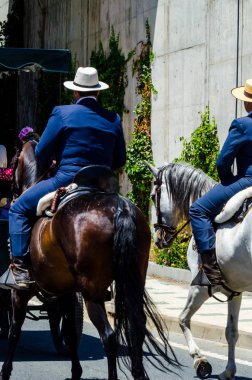 İspanya'da kutsal aktarma Katolik törene katılan Nerja, İspanya - 15 Mayıs, 2018 insan figürü