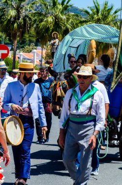 İspanya'da kutsal aktarma Katolik törene katılan Nerja, İspanya - 15 Mayıs, 2018 insan figürü