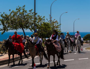 İspanya'da kutsal aktarma Katolik törene katılan Nerja, İspanya - 15 Mayıs, 2018 insan figürü