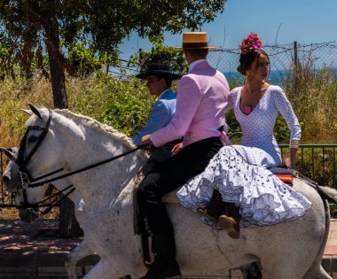 İspanya'da kutsal aktarma Katolik törene katılan Nerja, İspanya - 15 Mayıs, 2018 insan figürü
