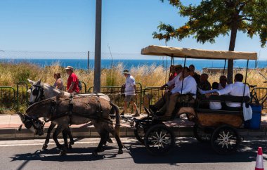 İspanya'da kutsal aktarma Katolik törene katılan Nerja, İspanya - 15 Mayıs, 2018 insan figürü