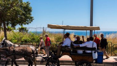 İspanya'da kutsal aktarma Katolik törene katılan Nerja, İspanya - 15 Mayıs, 2018 insan figürü
