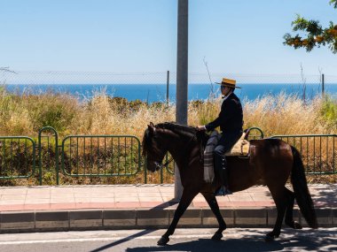İspanya'da kutsal aktarma Katolik törene katılan Nerja, İspanya - 15 Mayıs, 2018 insan figürü