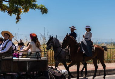İspanya'da kutsal aktarma Katolik törene katılan Nerja, İspanya - 15 Mayıs, 2018 insan figürü