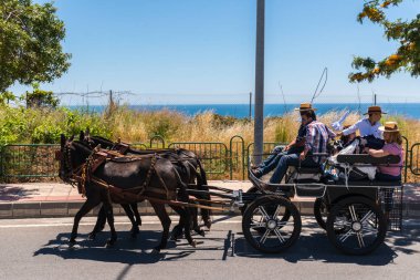 İspanya'da kutsal aktarma Katolik törene katılan Nerja, İspanya - 15 Mayıs, 2018 insan figürü