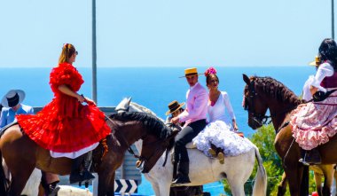 İspanya'da kutsal aktarma Katolik törene katılan Nerja, İspanya - 15 Mayıs, 2018 insan figürü