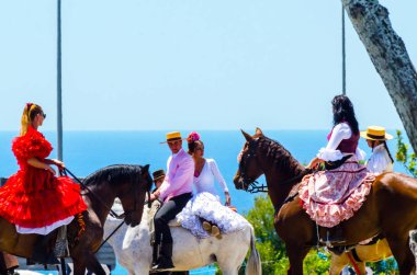 İspanya'da kutsal aktarma Katolik törene katılan Nerja, İspanya - 15 Mayıs, 2018 insan figürü