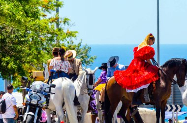 İspanya'da kutsal aktarma Katolik törene katılan Nerja, İspanya - 15 Mayıs, 2018 insan figürü