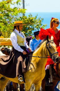 İspanya'da kutsal aktarma Katolik törene katılan Nerja, İspanya - 15 Mayıs, 2018 insan figürü