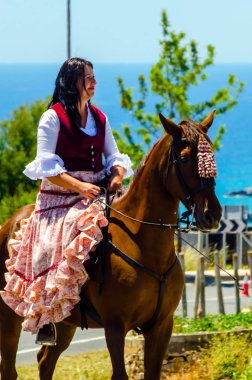 İspanya'da kutsal aktarma Katolik törene katılan Nerja, İspanya - 15 Mayıs, 2018 insan figürü