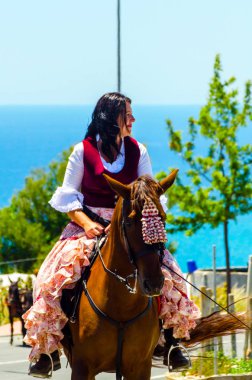 İspanya'da kutsal aktarma Katolik törene katılan Nerja, İspanya - 15 Mayıs, 2018 insan figürü