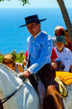 İspanya'da kutsal aktarma Katolik törene katılan Nerja, İspanya - 15 Mayıs, 2018 insan figürü