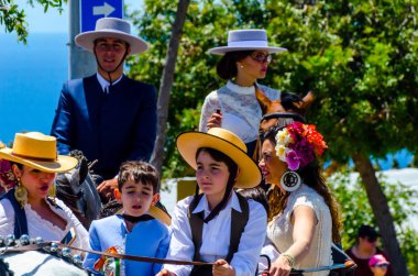 İspanya'da kutsal aktarma Katolik törene katılan Nerja, İspanya - 15 Mayıs, 2018 insan figürü