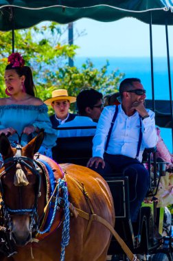 İspanya'da kutsal aktarma Katolik törene katılan Nerja, İspanya - 15 Mayıs, 2018 insan figürü