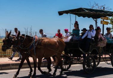 İspanya'da kutsal aktarma Katolik törene katılan Nerja, İspanya - 15 Mayıs, 2018 insan figürü