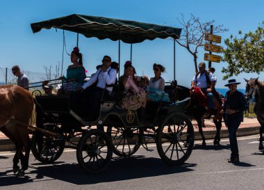 İspanya'da kutsal aktarma Katolik törene katılan Nerja, İspanya - 15 Mayıs, 2018 insan figürü