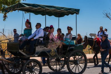 İspanya'da kutsal aktarma Katolik törene katılan Nerja, İspanya - 15 Mayıs, 2018 insan figürü