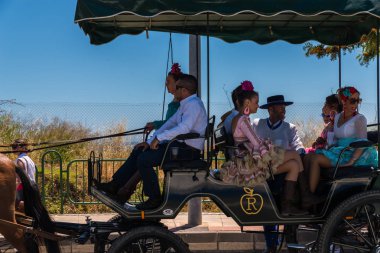 İspanya'da kutsal aktarma Katolik törene katılan Nerja, İspanya - 15 Mayıs, 2018 insan figürü