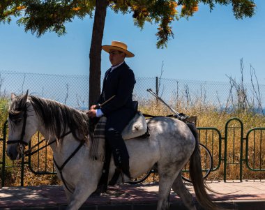 İspanya'da kutsal aktarma Katolik törene katılan Nerja, İspanya - 15 Mayıs, 2018 insan figürü