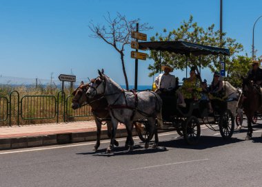İspanya'da kutsal aktarma Katolik törene katılan Nerja, İspanya - 15 Mayıs, 2018 insan figürü