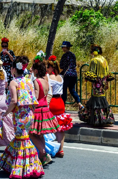 İspanya'da kutsal aktarma Katolik törene katılan Nerja, İspanya - 15 Mayıs, 2018 insan figürü