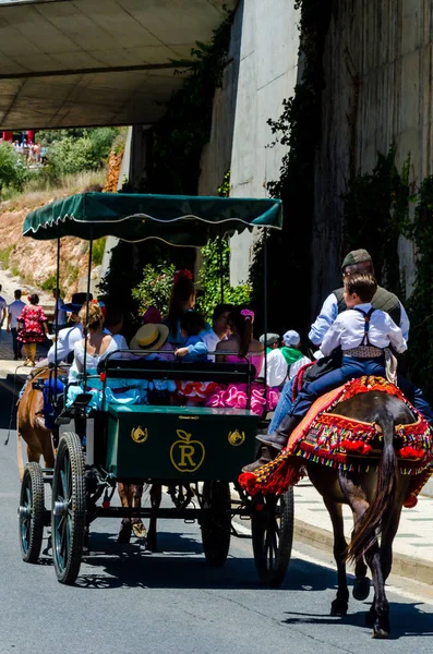 İspanya'da kutsal aktarma Katolik törene katılan Nerja, İspanya - 15 Mayıs, 2018 insan figürü