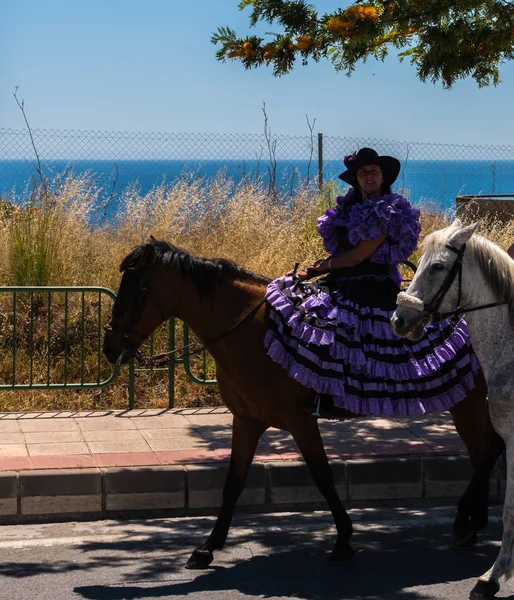 İspanya'da kutsal aktarma Katolik törene katılan Nerja, İspanya - 15 Mayıs, 2018 insan figürü