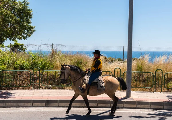 İspanya'da kutsal aktarma Katolik törene katılan Nerja, İspanya - 15 Mayıs, 2018 insan figürü