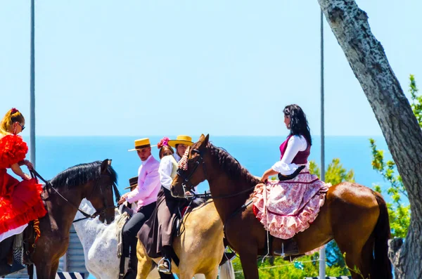 İspanya'da kutsal aktarma Katolik törene katılan Nerja, İspanya - 15 Mayıs, 2018 insan figürü