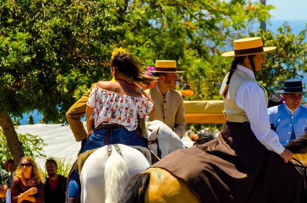 İspanya'da kutsal aktarma Katolik törene katılan Nerja, İspanya - 15 Mayıs, 2018 insan figürü