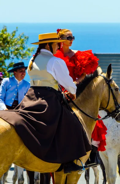 İspanya'da kutsal aktarma Katolik törene katılan Nerja, İspanya - 15 Mayıs, 2018 insan figürü