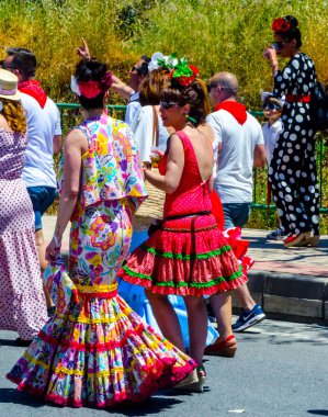 İspanya'da kutsal aktarma Katolik törene katılan Nerja, İspanya - 15 Mayıs, 2018 insan figürü